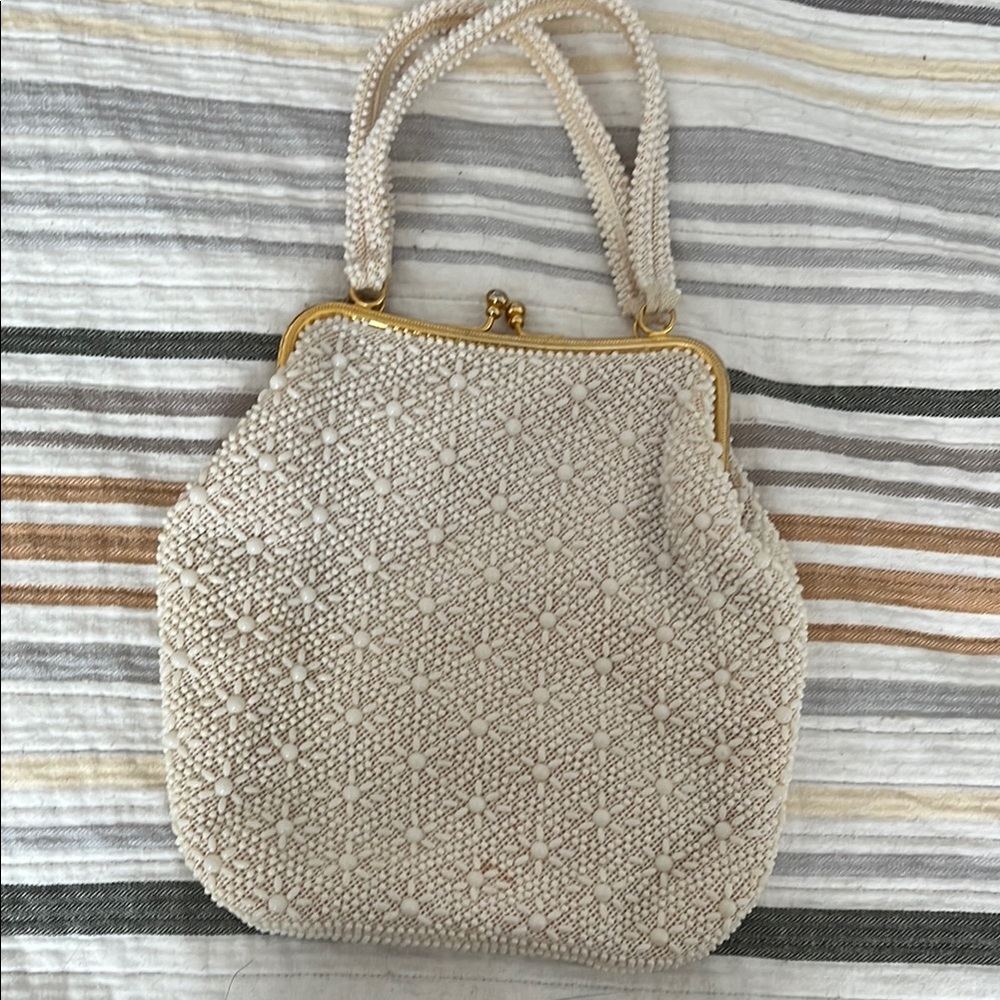 Cream Vintage Shoulder Bag with Gold Clasp
